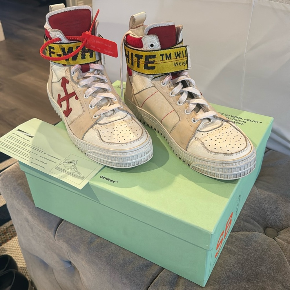 OFF WHITE c/o Virgil Abloh high top sneakers